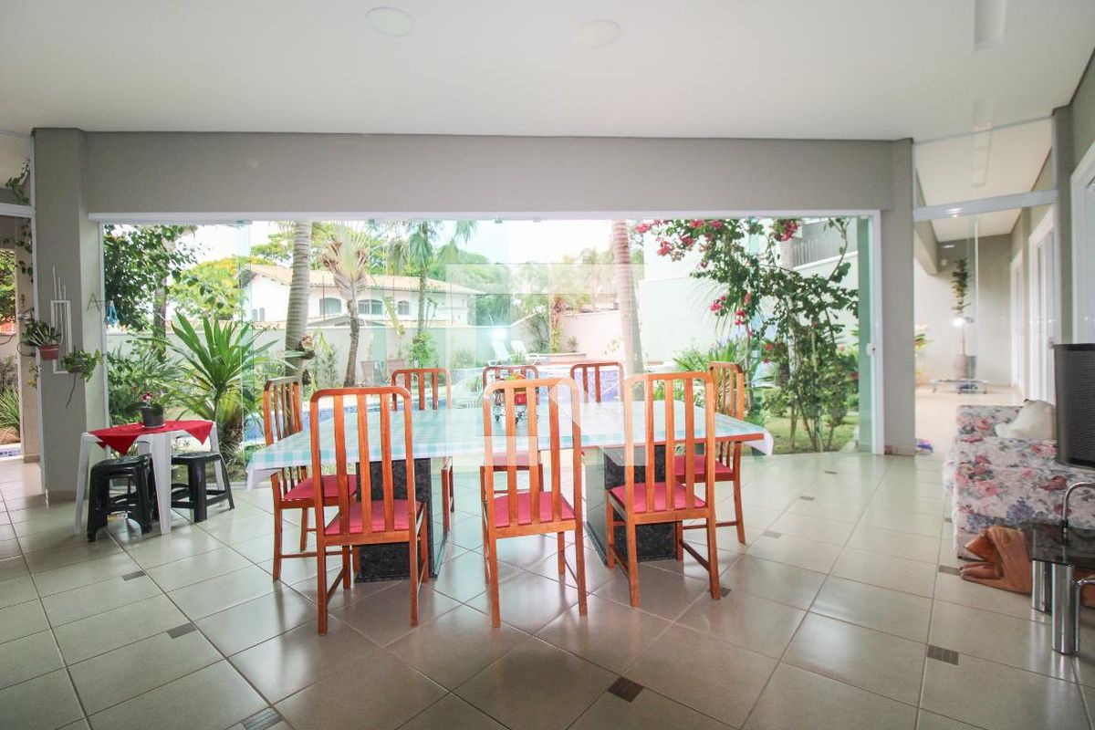 Casa à Venda - Nova Campinas, 4 Quartos,  416 m2 em , Campinas - sp | SoloBR