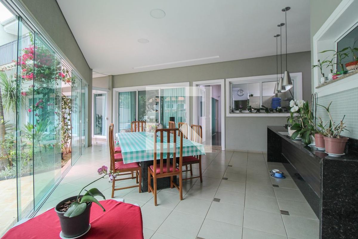 Casa à Venda - Nova Campinas, 4 Quartos,  416 m2 em , Campinas - sp | SoloBR