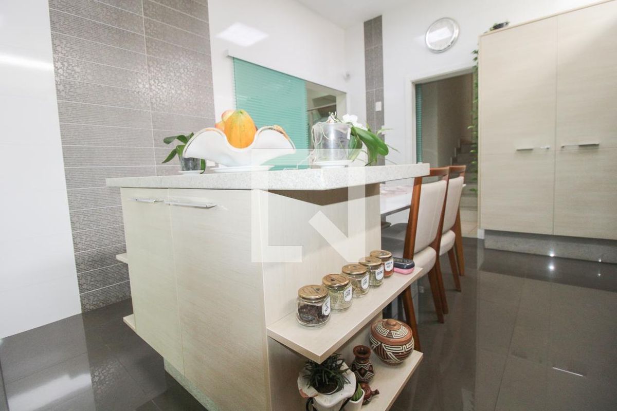 Casa à Venda - Nova Campinas, 4 Quartos,  416 m2 em , Campinas - sp | SoloBR