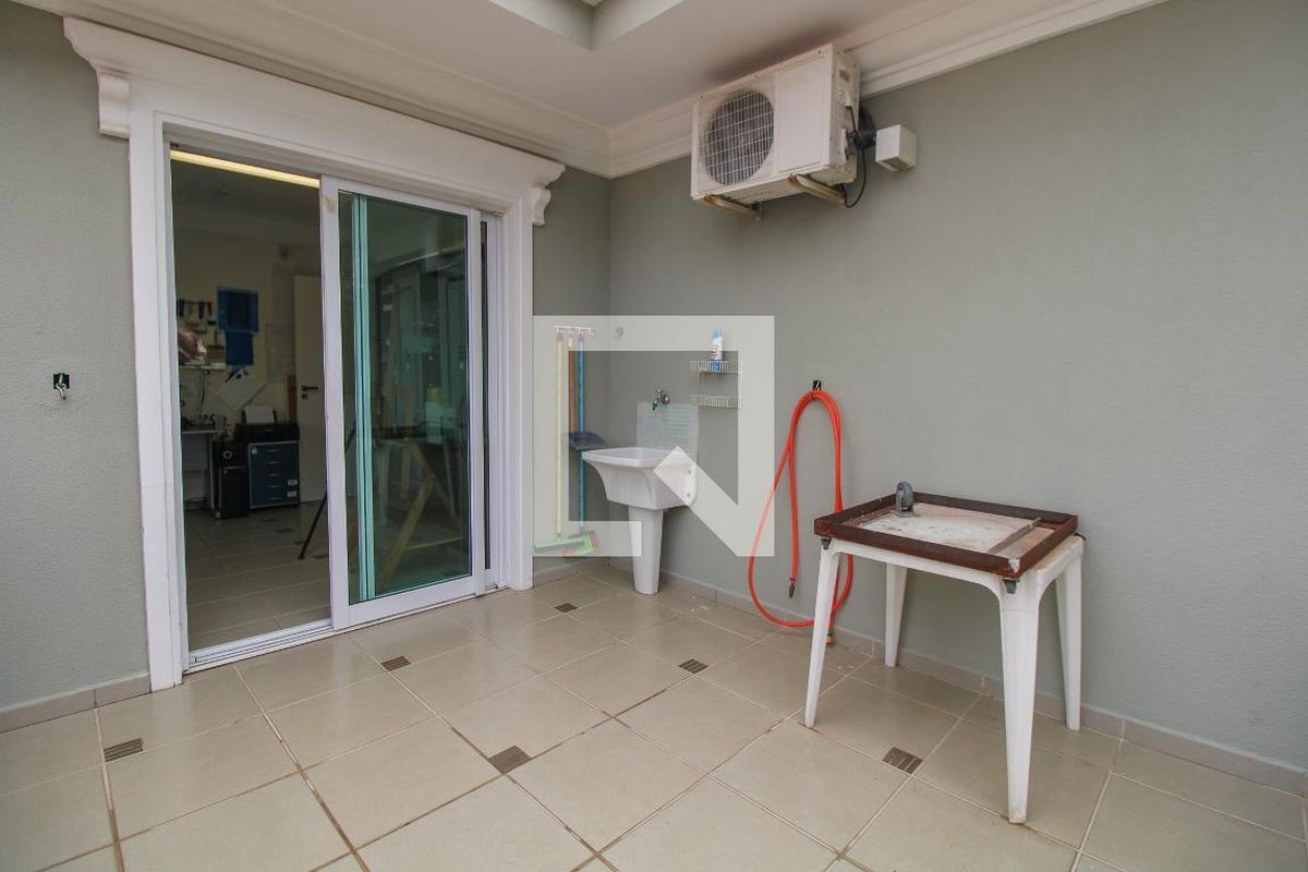 Casa à Venda - Nova Campinas, 4 Quartos,  416 m2 em , Campinas - sp | SoloBR