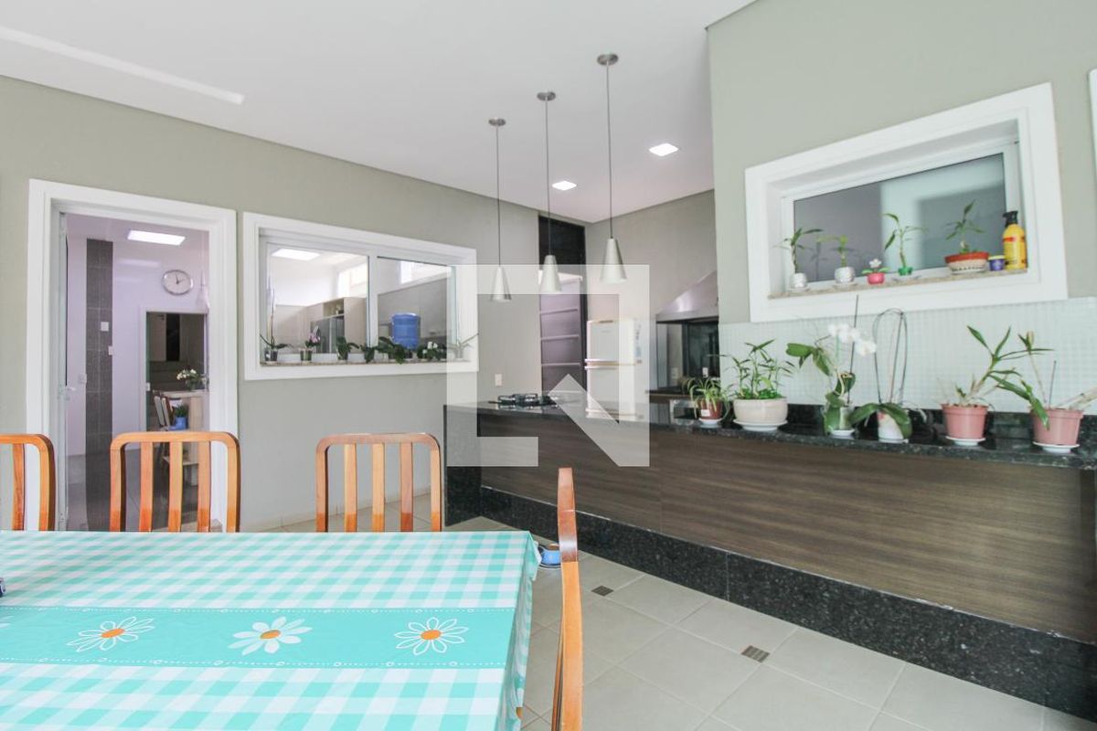 Casa à Venda - Nova Campinas, 4 Quartos,  416 m2 em , Campinas - sp | SoloBR