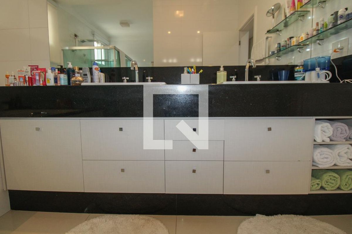 Casa à Venda - Nova Campinas, 4 Quartos,  416 m2 em , Campinas - sp | SoloBR