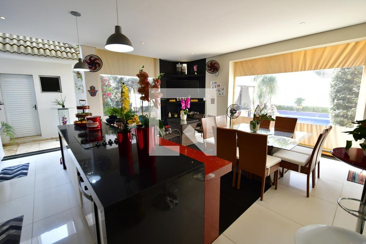 Casa à Venda - Mansões Santo Antônio, 3 Quartos,  459 m2 em , Campinas - sp | SoloBR