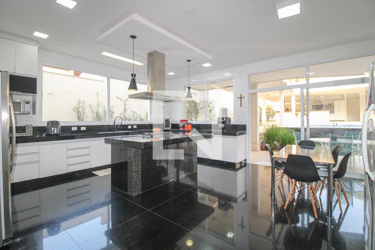 Casa à Venda - Lot. Alphaville Campinas, 5 Quartos,  900 m2 em , Campinas - sp | SoloBR