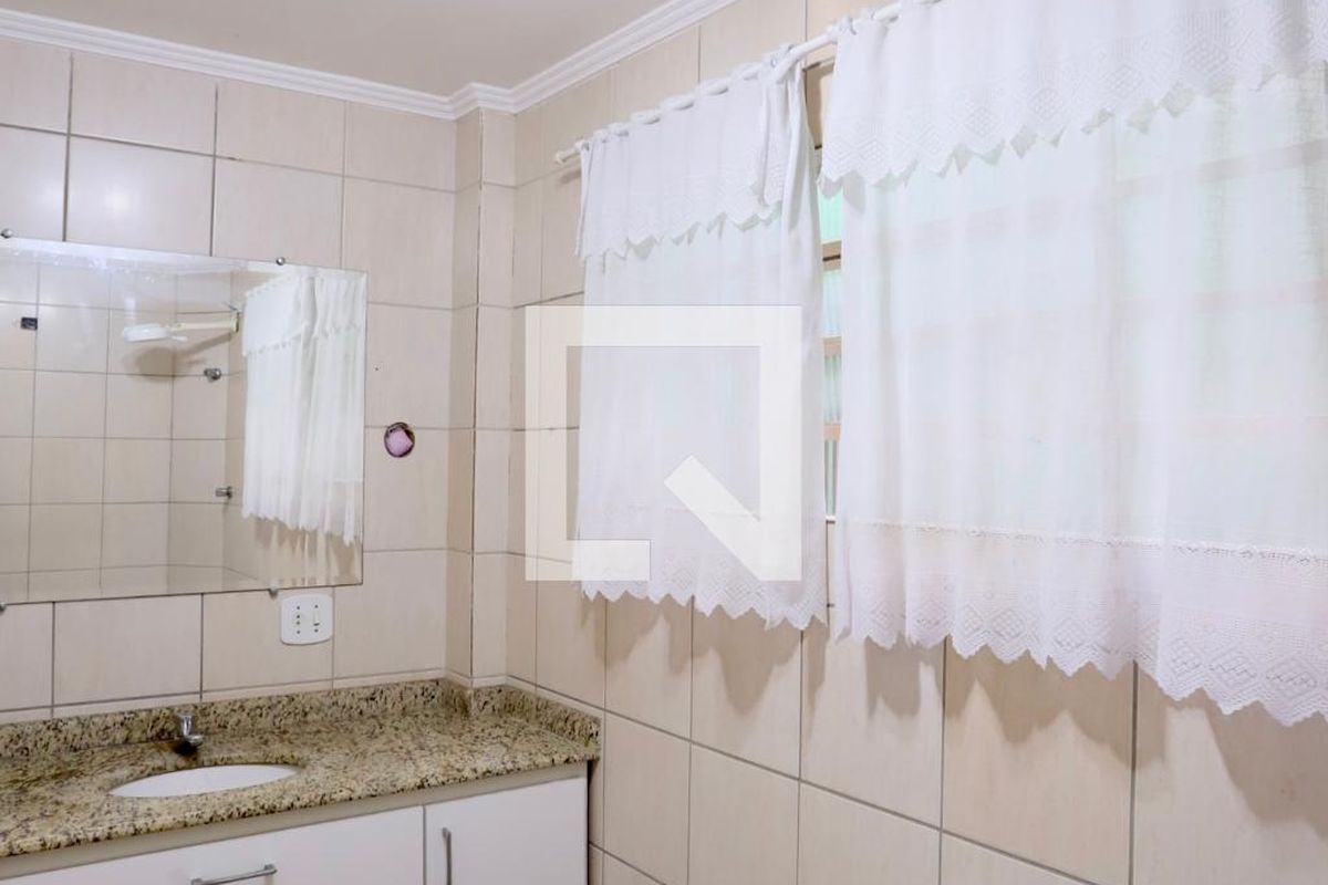 Casa, 3 quartos, 236 m² - Foto 30