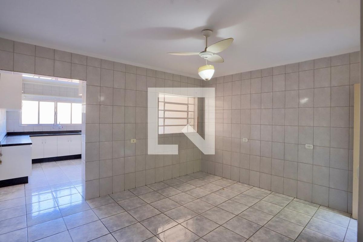 Casa, 3 quartos, 236 m² - Foto 32