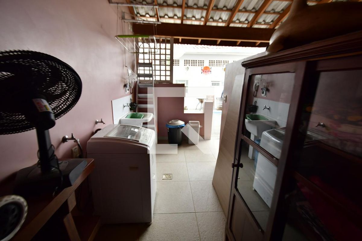 Casa à Venda - Guanabara, 4 Quartos,  280 m2 em , Campinas - sp | SoloBR