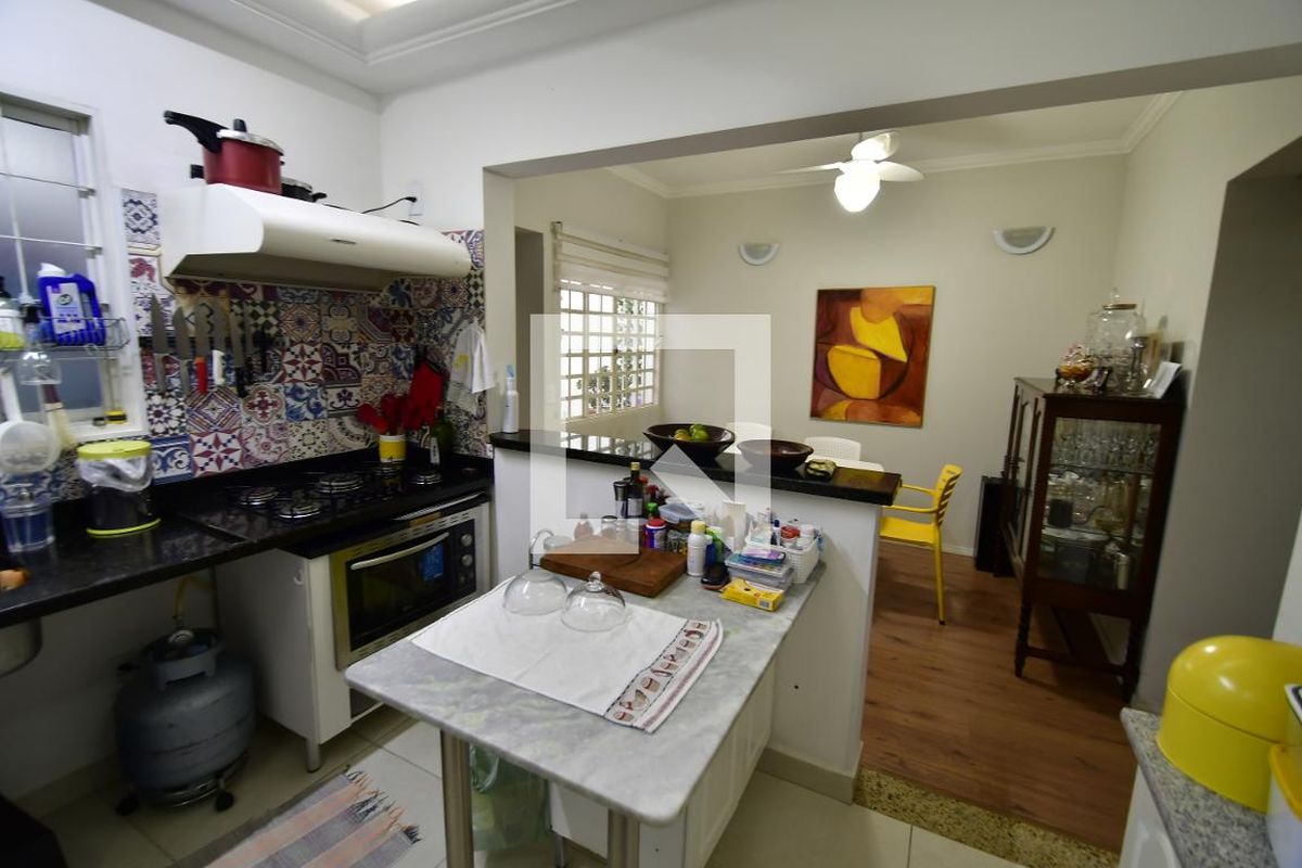 Casa à Venda - Guanabara, 4 Quartos,  280 m2 em , Campinas - sp | SoloBR