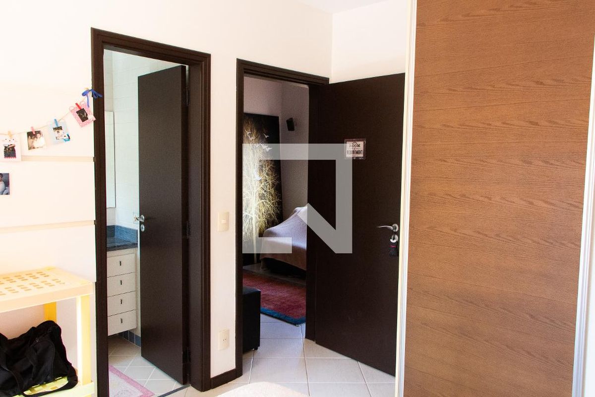 Casa à Venda - Lot. Alphaville Campinas, 4 Quartos,  704 m2 em , Campinas - sp | SoloBR