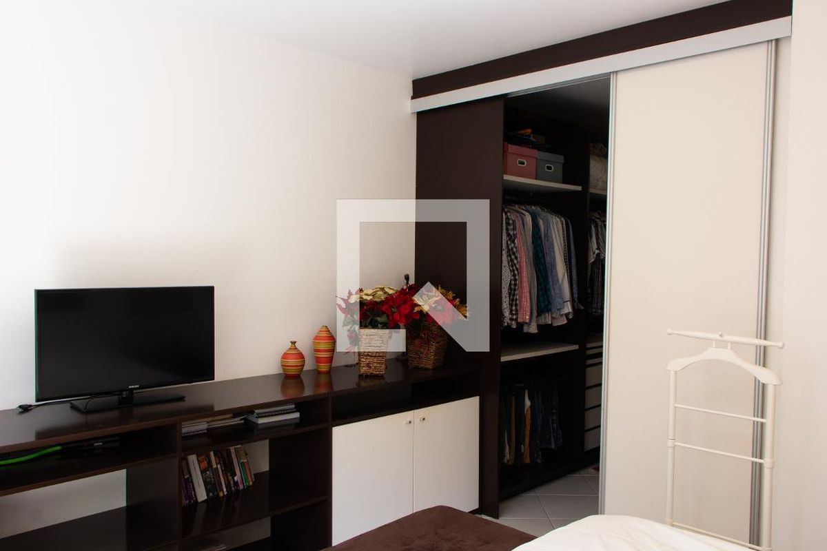Casa à Venda - Lot. Alphaville Campinas, 4 Quartos,  704 m2 em , Campinas - sp | SoloBR