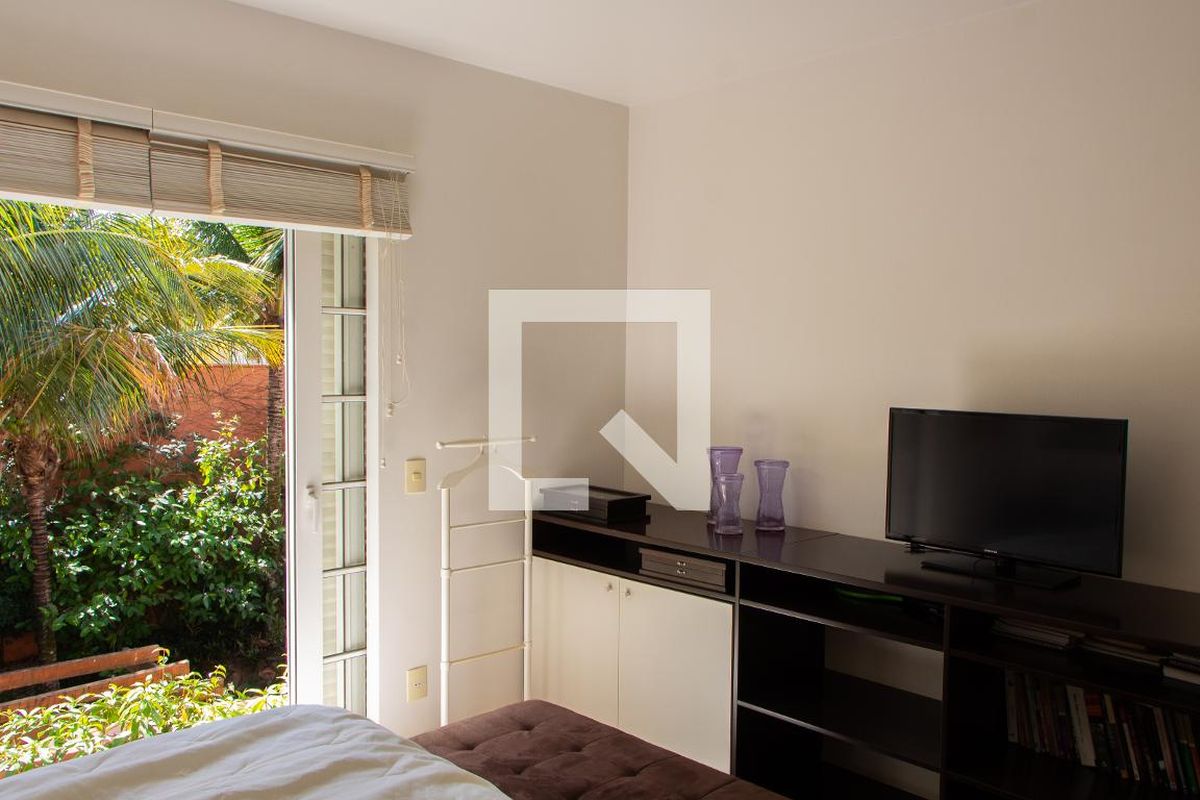 Casa à Venda - Lot. Alphaville Campinas, 4 Quartos,  704 m2 em , Campinas - sp | SoloBR