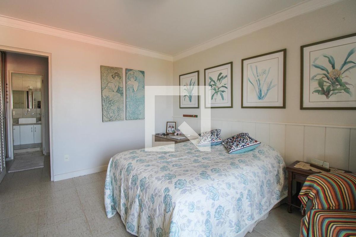 Casa à Venda - Mansões Santo Antônio, 4 Quartos,  300 m2 em , Campinas - sp | SoloBR