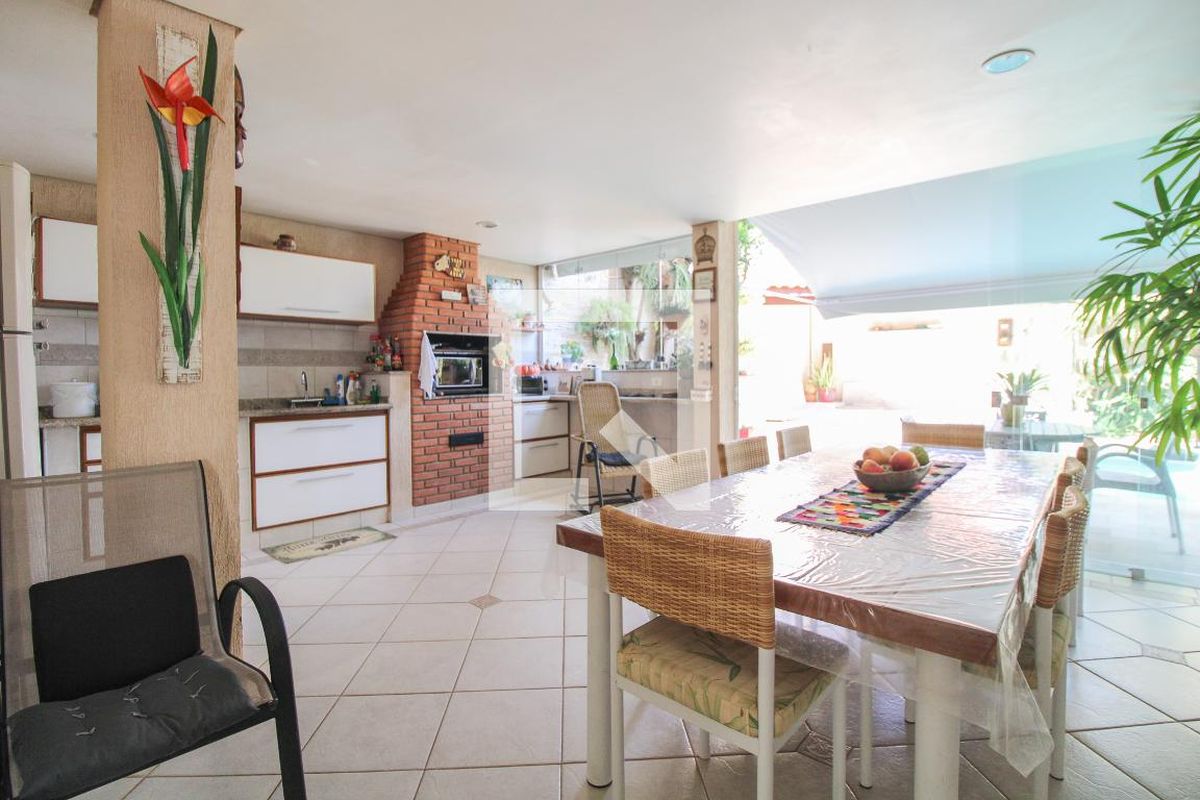 Casa à Venda - Mansões Santo Antônio, 4 Quartos,  300 m2 em , Campinas - sp | SoloBR