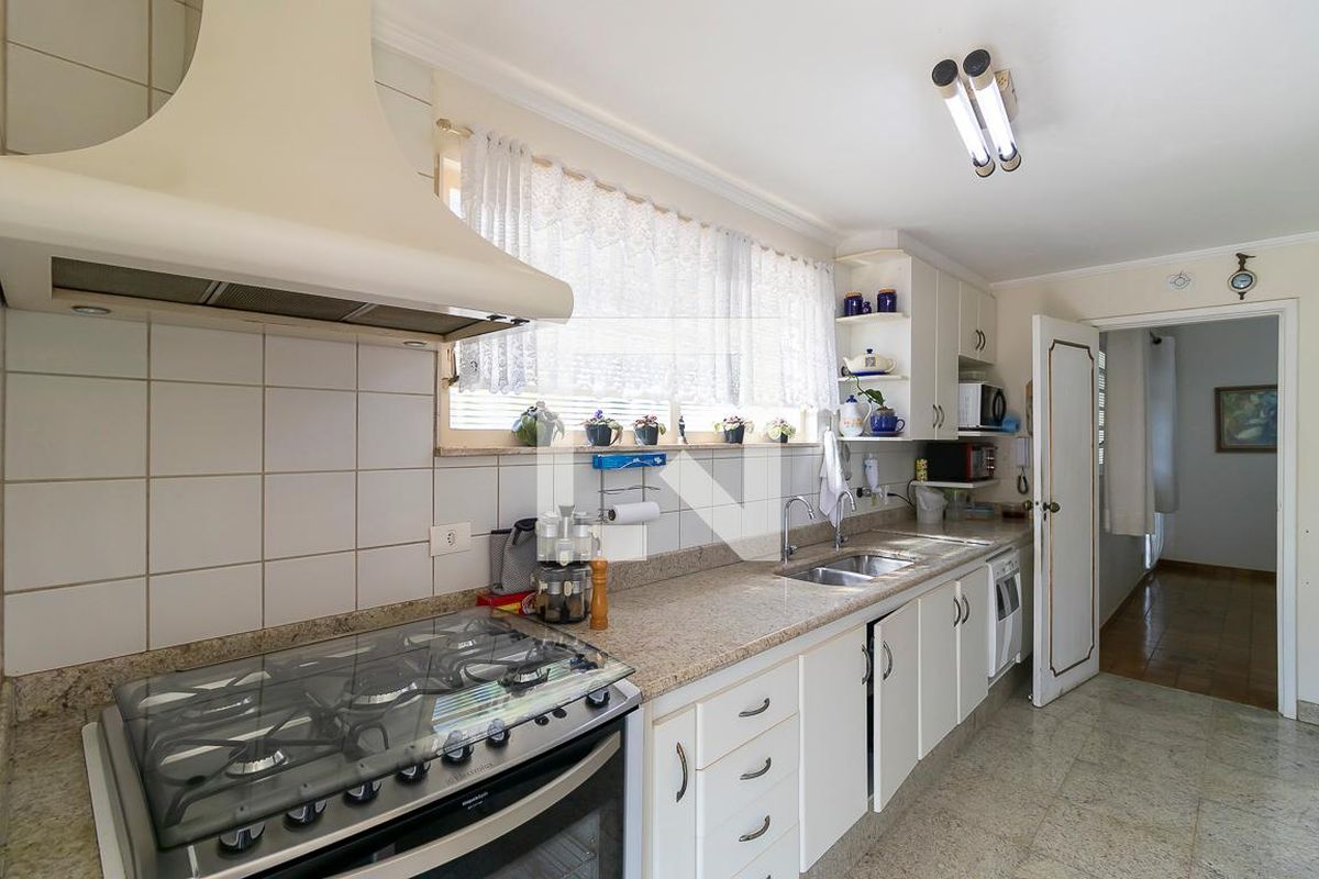 Casa à Venda - Jardim Planalto, 3 Quartos,  910 m2 em , Campinas - sp | SoloBR
