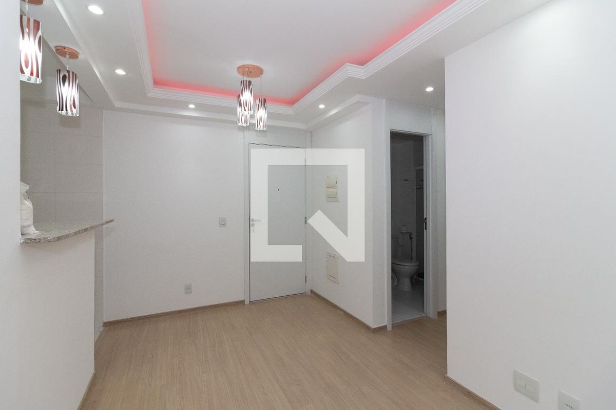 Apartamento com 2 quartos para alugar em Marechal Hermes, Rio de