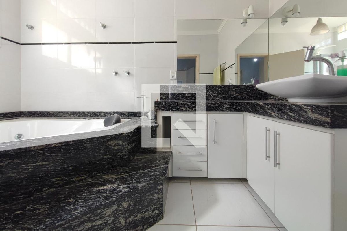 Casa à Venda - Swiss Park, 5 Quartos,  310 m2 em , Campinas - sp | SoloBR
