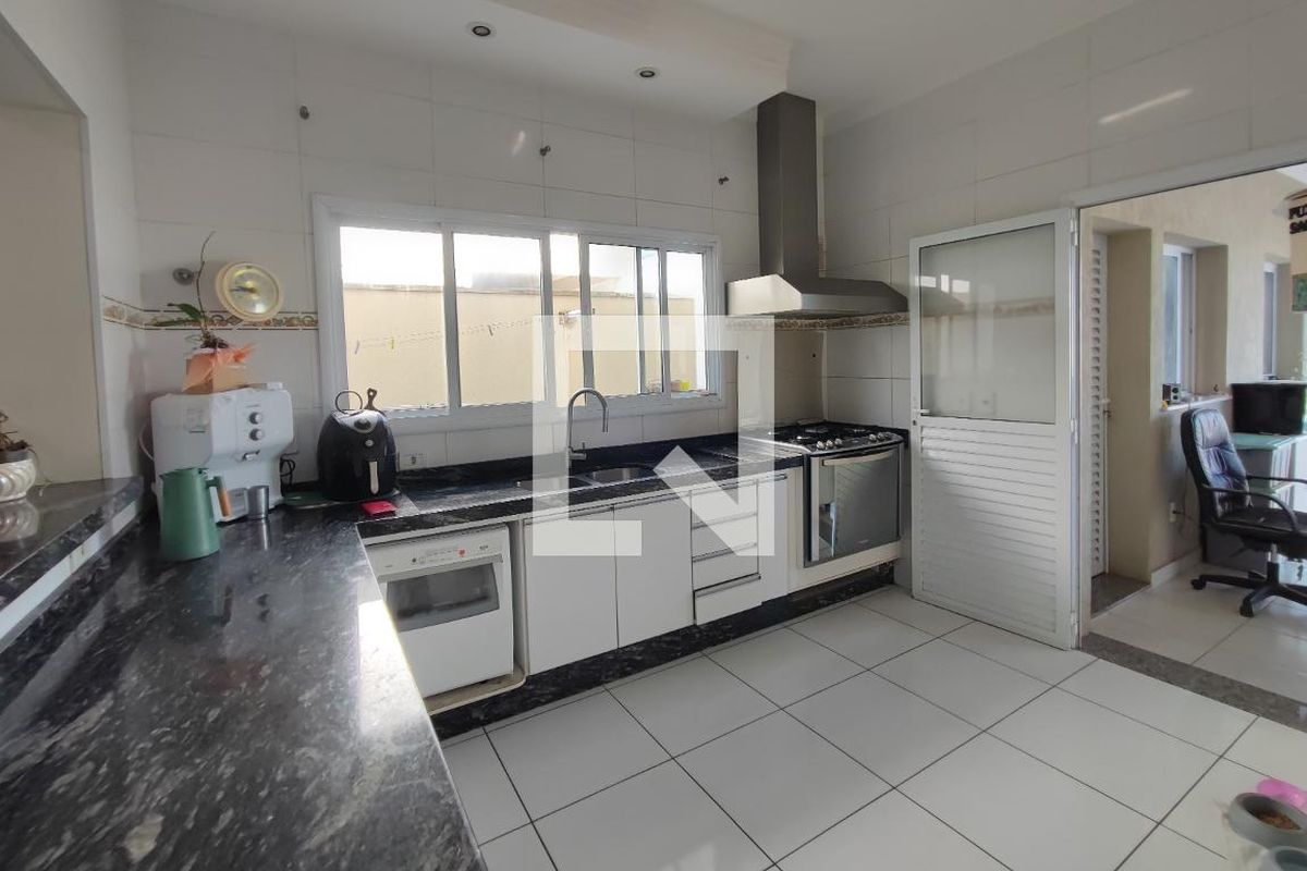 Casa à Venda - Swiss Park, 5 Quartos,  310 m2 em , Campinas - sp | SoloBR