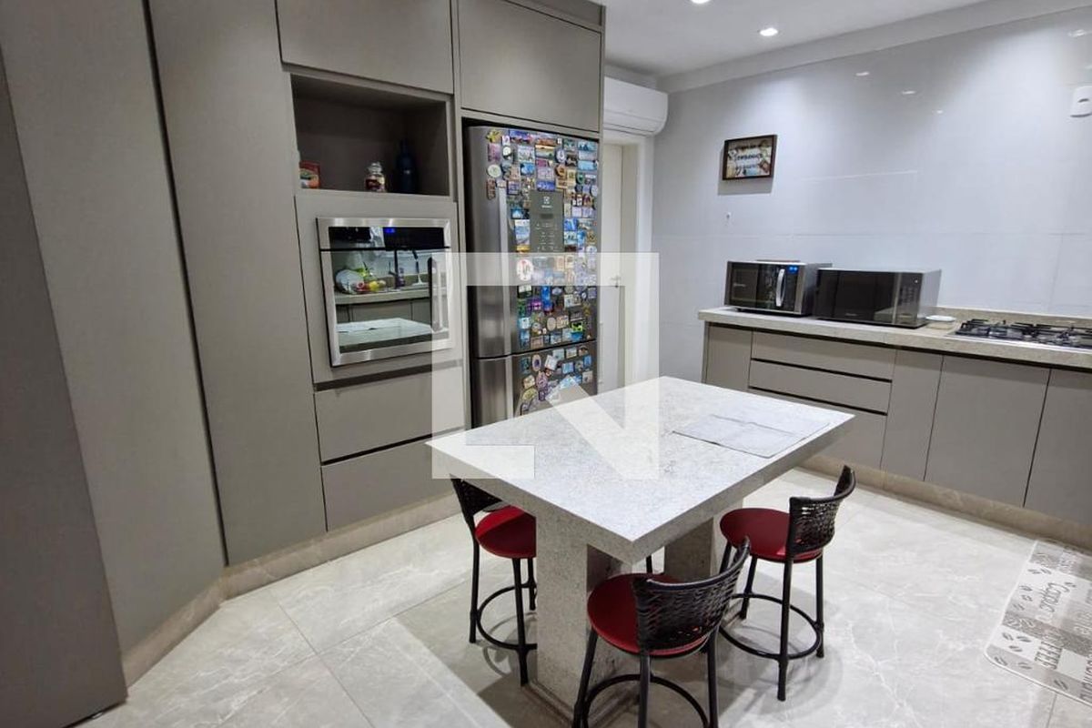 Apartamento à Venda - Lot. Alphaville Campinas, 4 Quartos,  215 m2 em , Campinas - sp | SoloBR