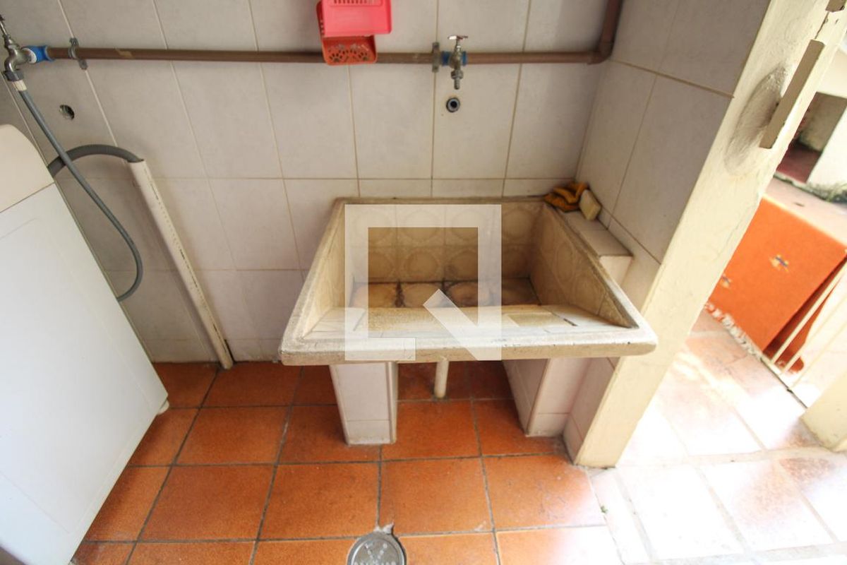 Casa à Venda - Jardim Planalto, 2 Quartos,  367 m2 em , Campinas - sp | SoloBR
