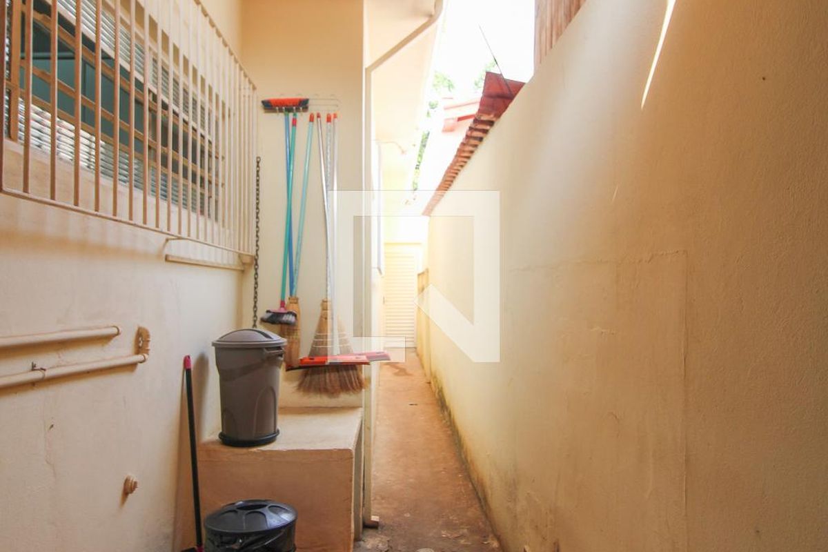 Casa à Venda - Jardim Planalto, 2 Quartos,  367 m2 em , Campinas - sp | SoloBR