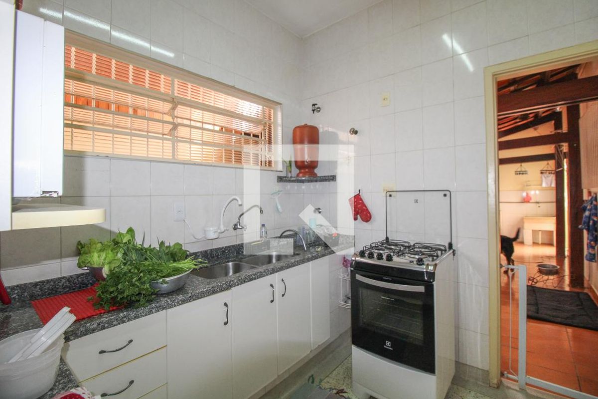 Casa à Venda - Jardim Planalto, 2 Quartos,  367 m2 em , Campinas - sp | SoloBR