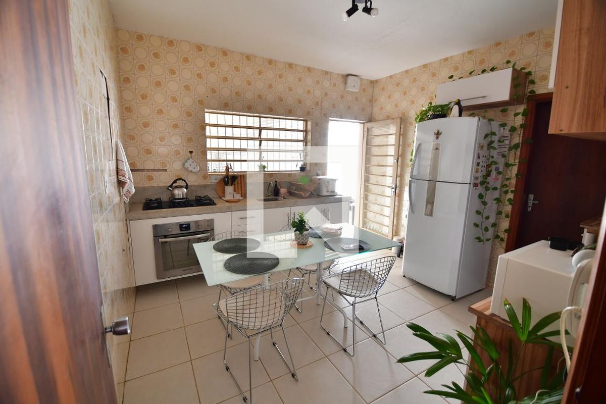 Casa à Venda - Jardim Flamboyant, 4 Quartos,  273 m2 em , Campinas - sp | SoloBR