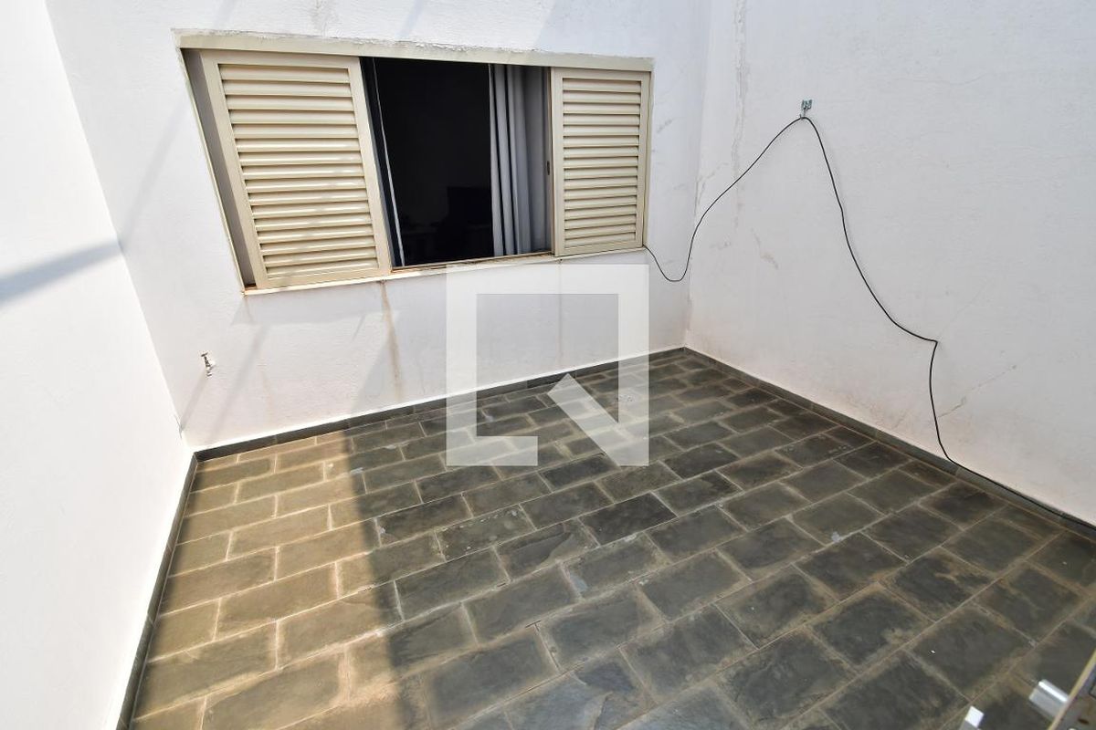 Casa à Venda - Jardim Flamboyant, 4 Quartos,  273 m2 em , Campinas - sp | SoloBR