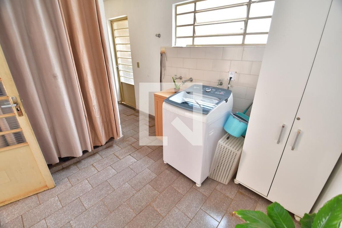 Casa à Venda - Jardim Flamboyant, 4 Quartos,  273 m2 em , Campinas - sp | SoloBR