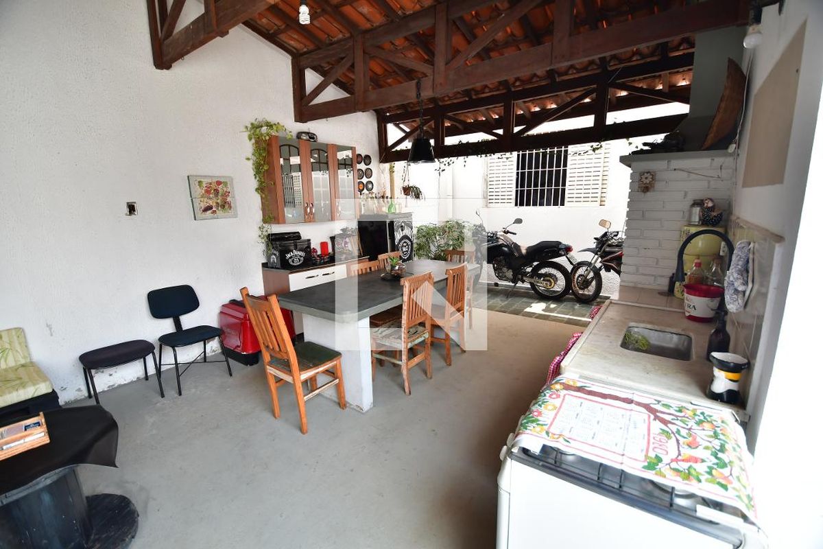 Casa à Venda - Jardim Flamboyant, 4 Quartos,  273 m2 em , Campinas - sp | SoloBR