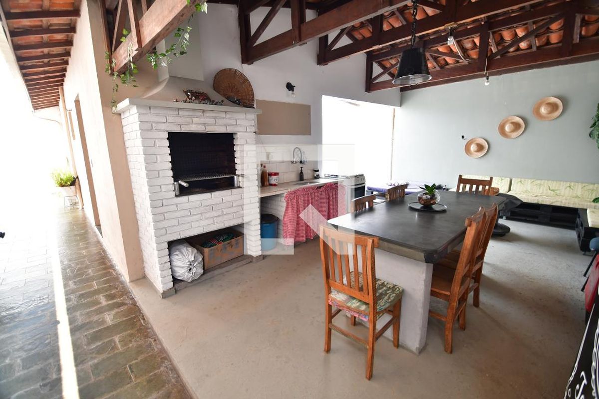 Casa à Venda - Jardim Flamboyant, 4 Quartos,  273 m2 em , Campinas - sp | SoloBR