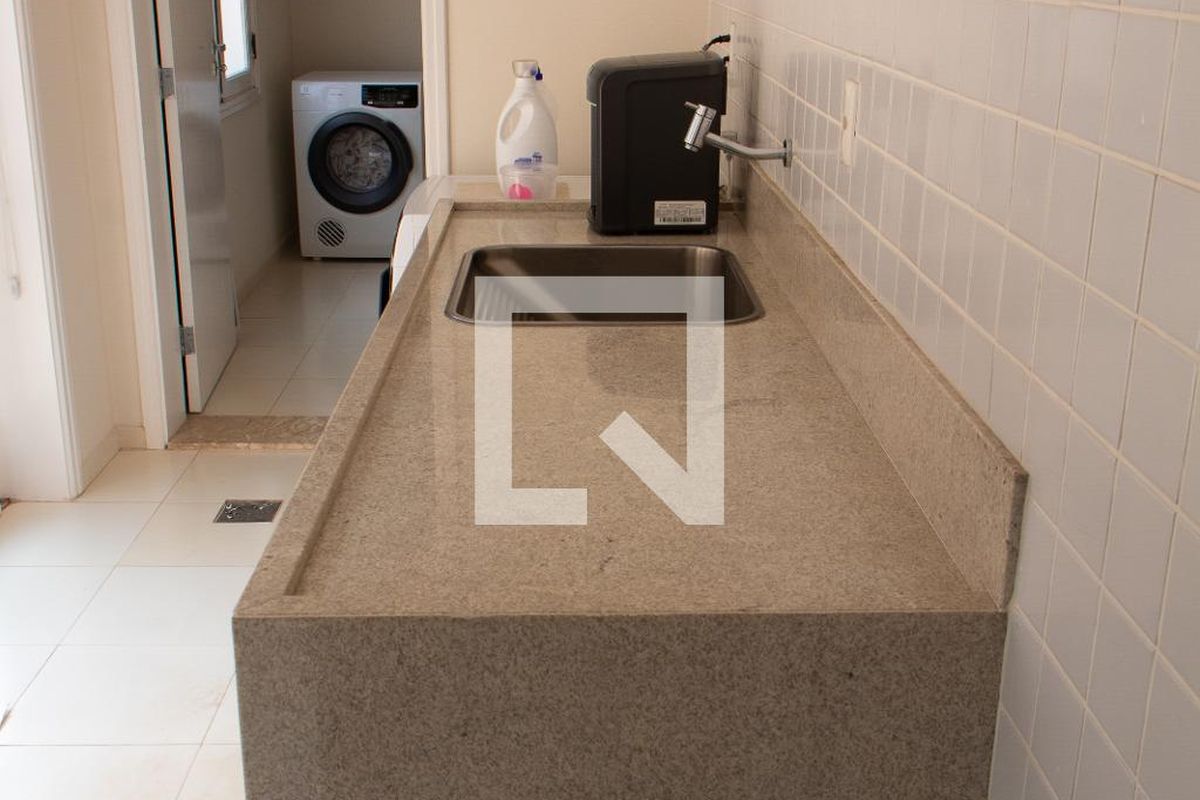 Casa à Venda - Lot. Alphaville Campinas, 4 Quartos,  384 m2 em , Campinas - sp | SoloBR