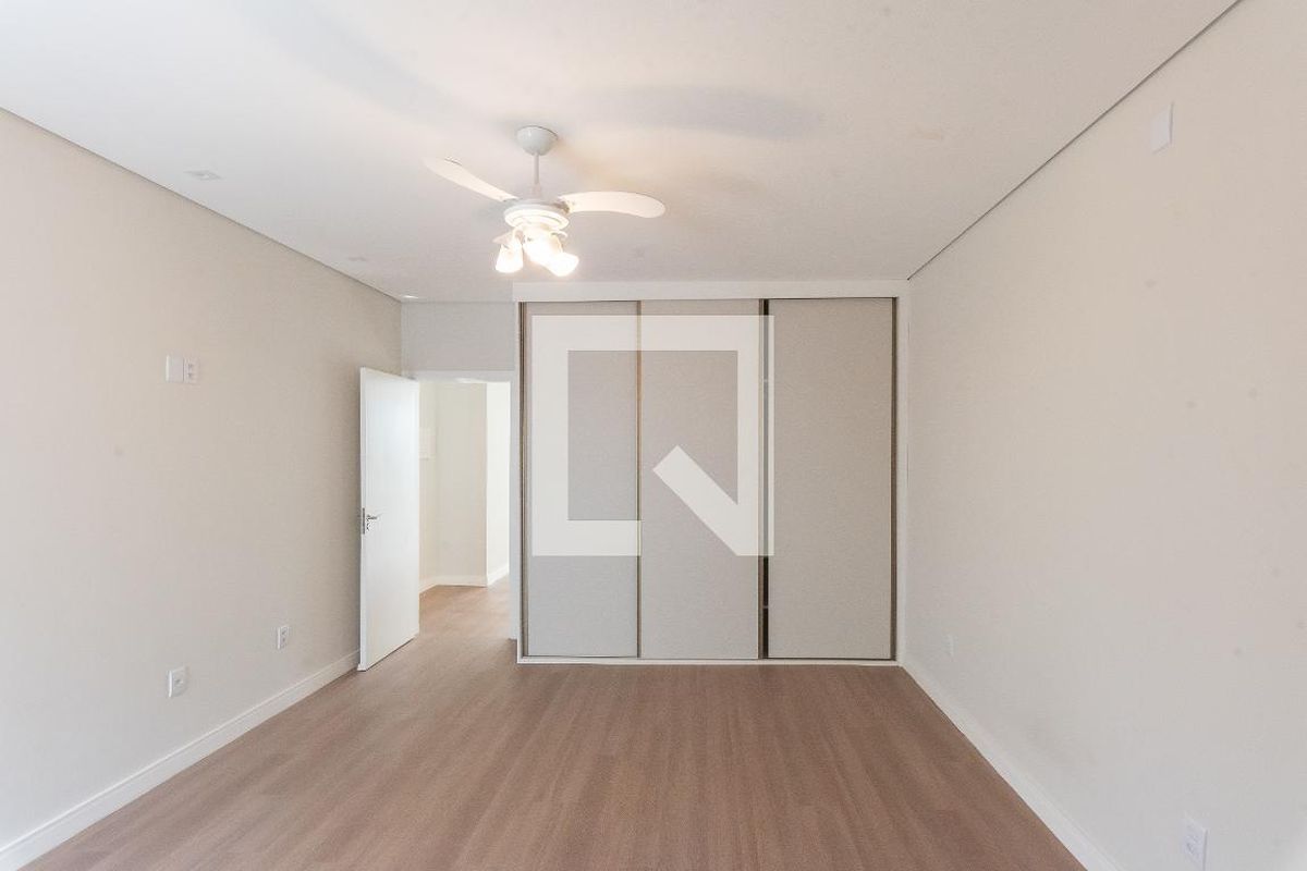 Casa à Venda - Swiss Park, 4 Quartos,  360 m2 em , Campinas - sp | SoloBR