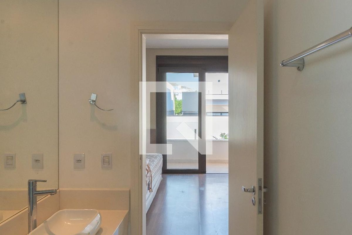 Casa à Venda - Swiss Park, 4 Quartos,  460 m2 em , Campinas - sp | SoloBR