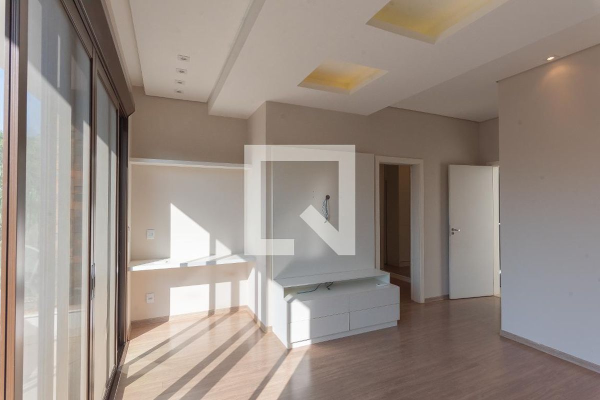 Casa à Venda - Swiss Park, 4 Quartos,  460 m2 em , Campinas - sp | SoloBR
