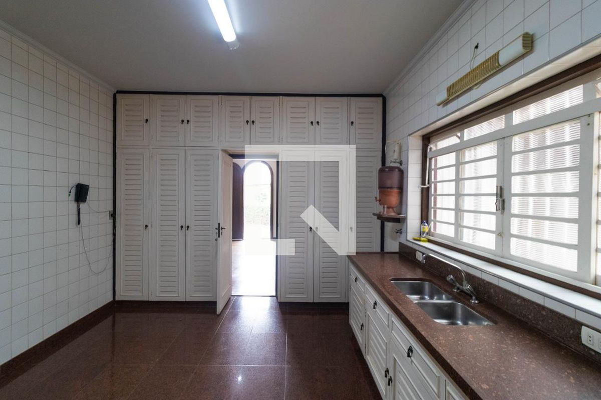 Casa à Venda - Jardim Flamboyant, 3 Quartos,  430 m2 em , Campinas - sp | SoloBR