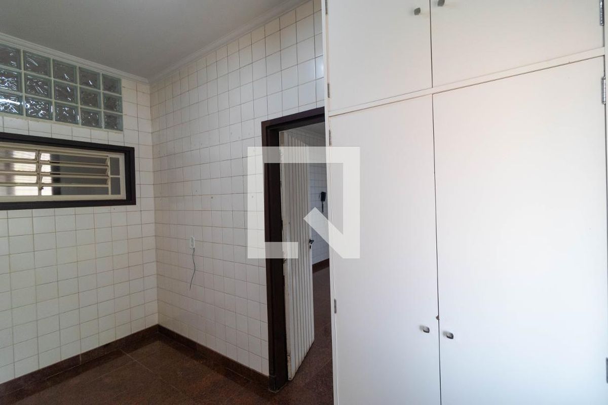 Casa à Venda - Jardim Flamboyant, 3 Quartos,  430 m2 em , Campinas - sp | SoloBR