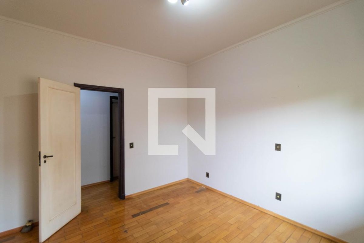 Casa à Venda - Jardim Flamboyant, 3 Quartos,  430 m2 em , Campinas - sp | SoloBR