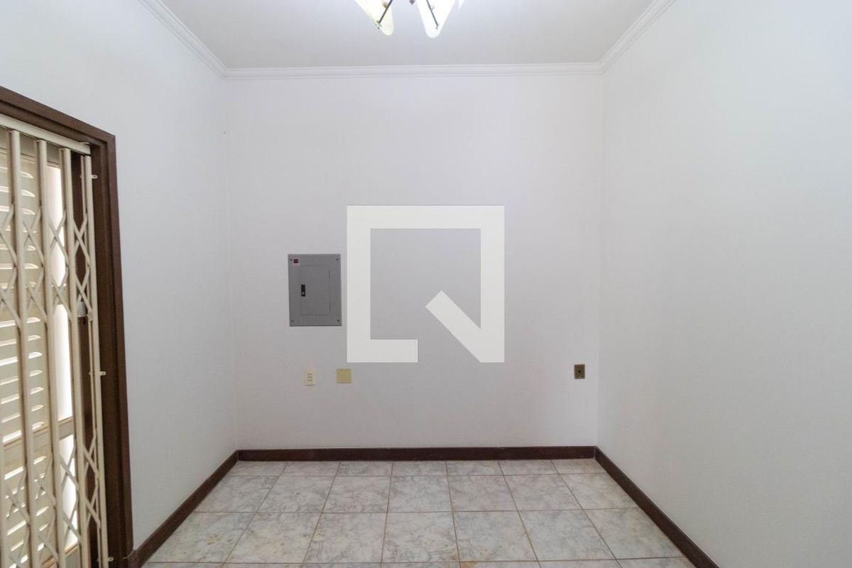 Casa à Venda - Jardim Flamboyant, 3 Quartos,  430 m2 em , Campinas - sp | SoloBR