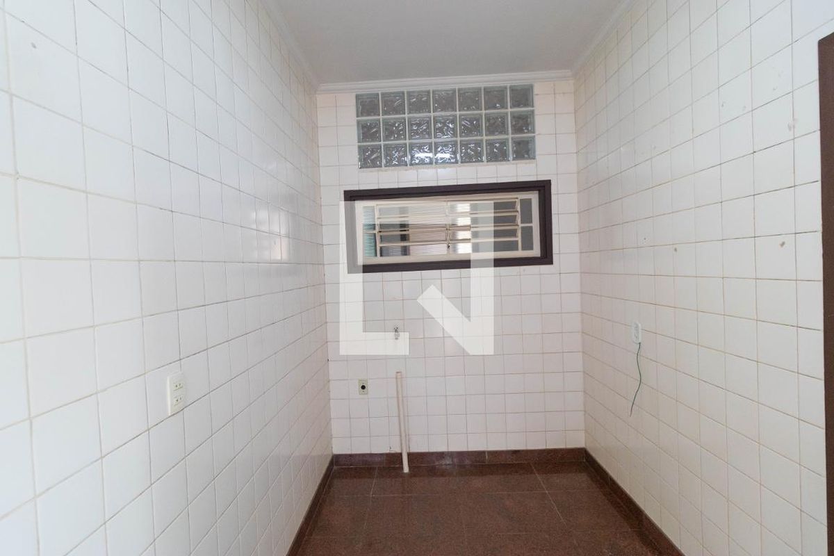 Casa à Venda - Jardim Flamboyant, 3 Quartos,  430 m2 em , Campinas - sp | SoloBR