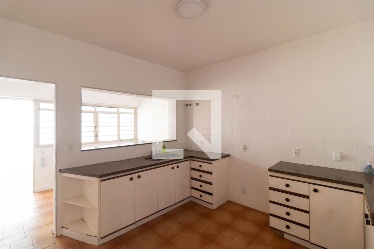 Casa à Venda - Jardim Planalto, 4 Quartos,  295 m2 em , Campinas - sp | SoloBR