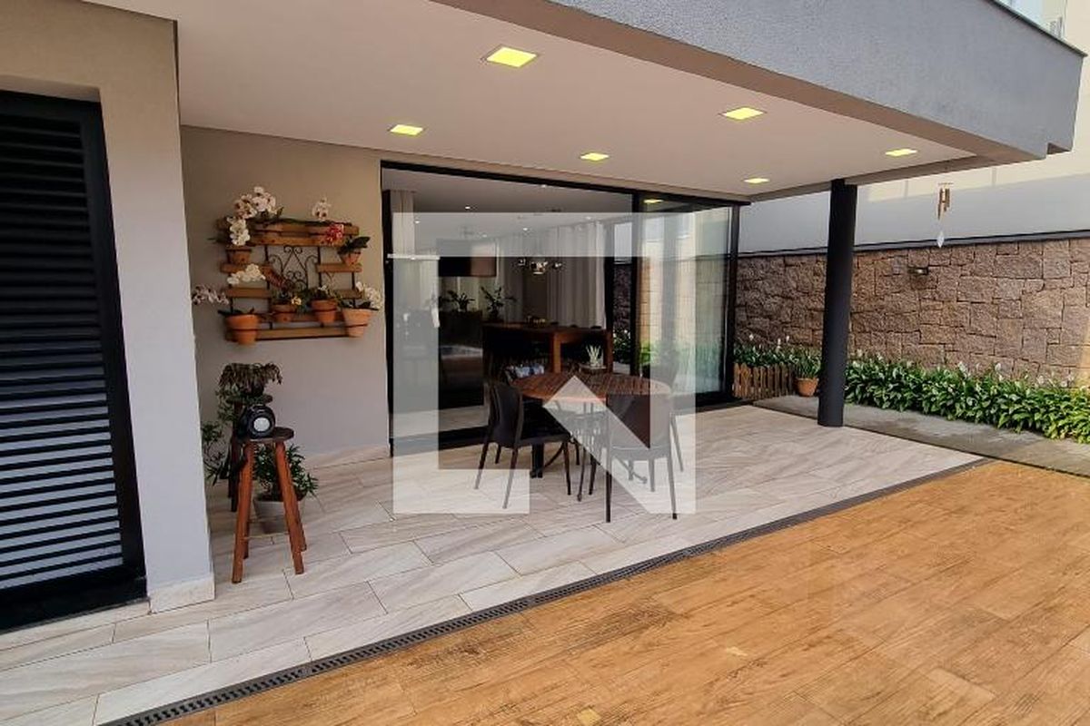 Casa à Venda - Swiss Park, 3 Quartos,  376 m2 em , Campinas - sp | SoloBR