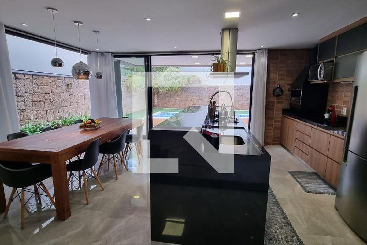 Casa à Venda - Swiss Park, 3 Quartos,  376 m2 em , Campinas - sp | SoloBR