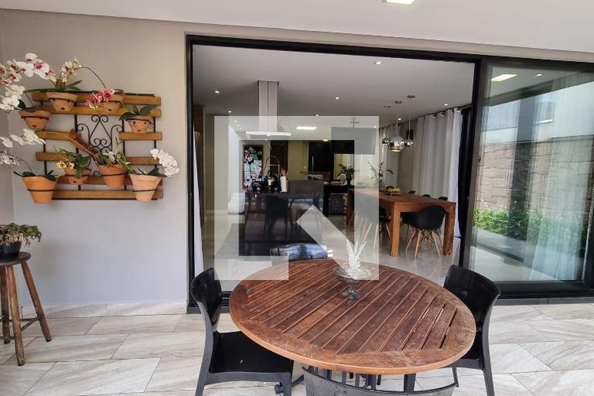 Casa à Venda - Swiss Park, 3 Quartos,  376 m2 em , Campinas - sp | SoloBR