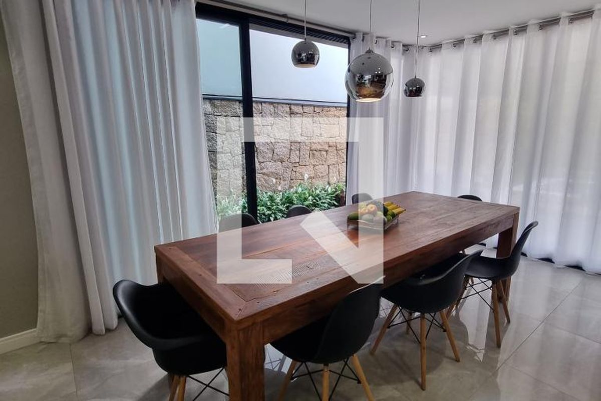 Casa à Venda - Swiss Park, 3 Quartos,  376 m2 em , Campinas - sp | SoloBR