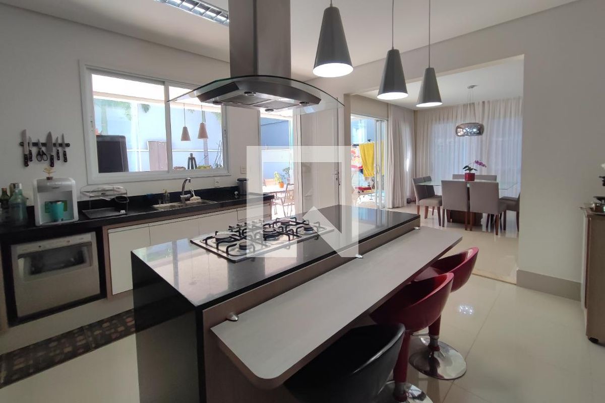 Casa à Venda - Swiss Park, 4 Quartos,  360 m2 em , Campinas - sp | SoloBR