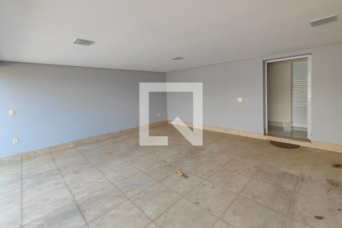 Casa à Venda - Swiss Park, 4 Quartos,  360 m2 em , Campinas - sp | SoloBR