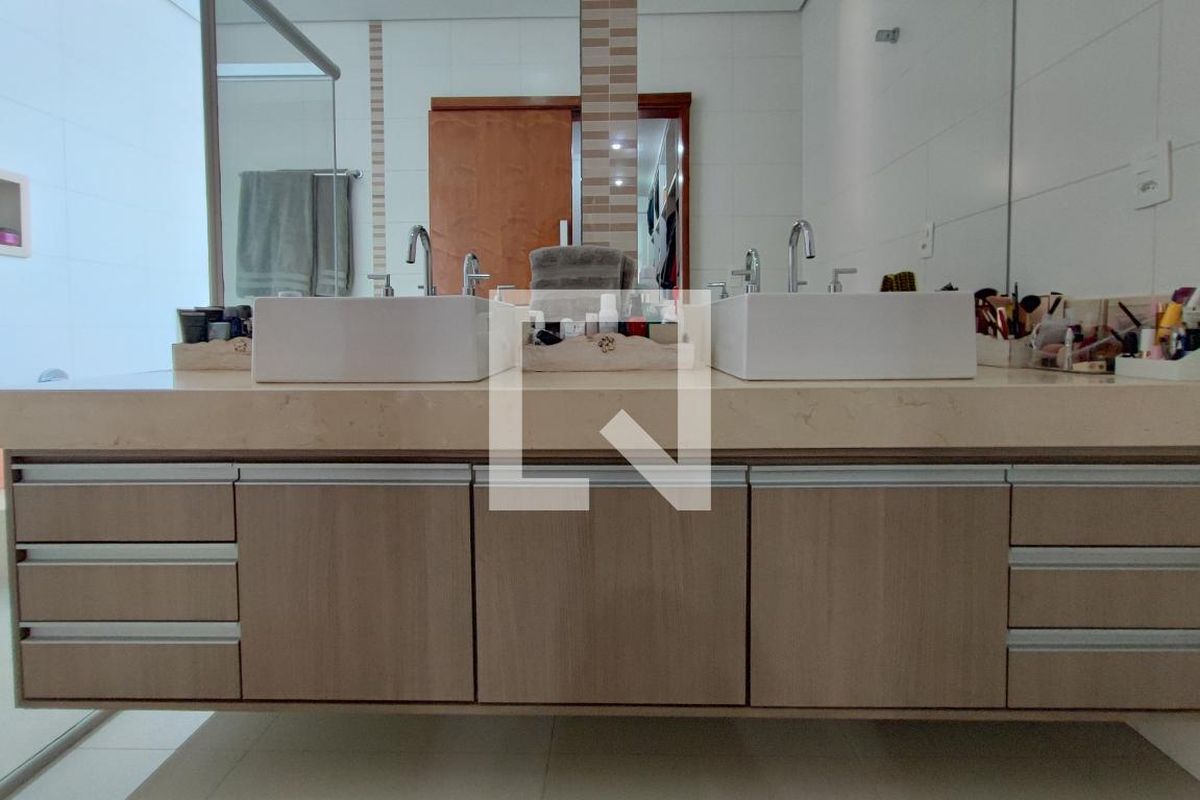 Casa à Venda - Swiss Park, 4 Quartos,  360 m2 em , Campinas - sp | SoloBR