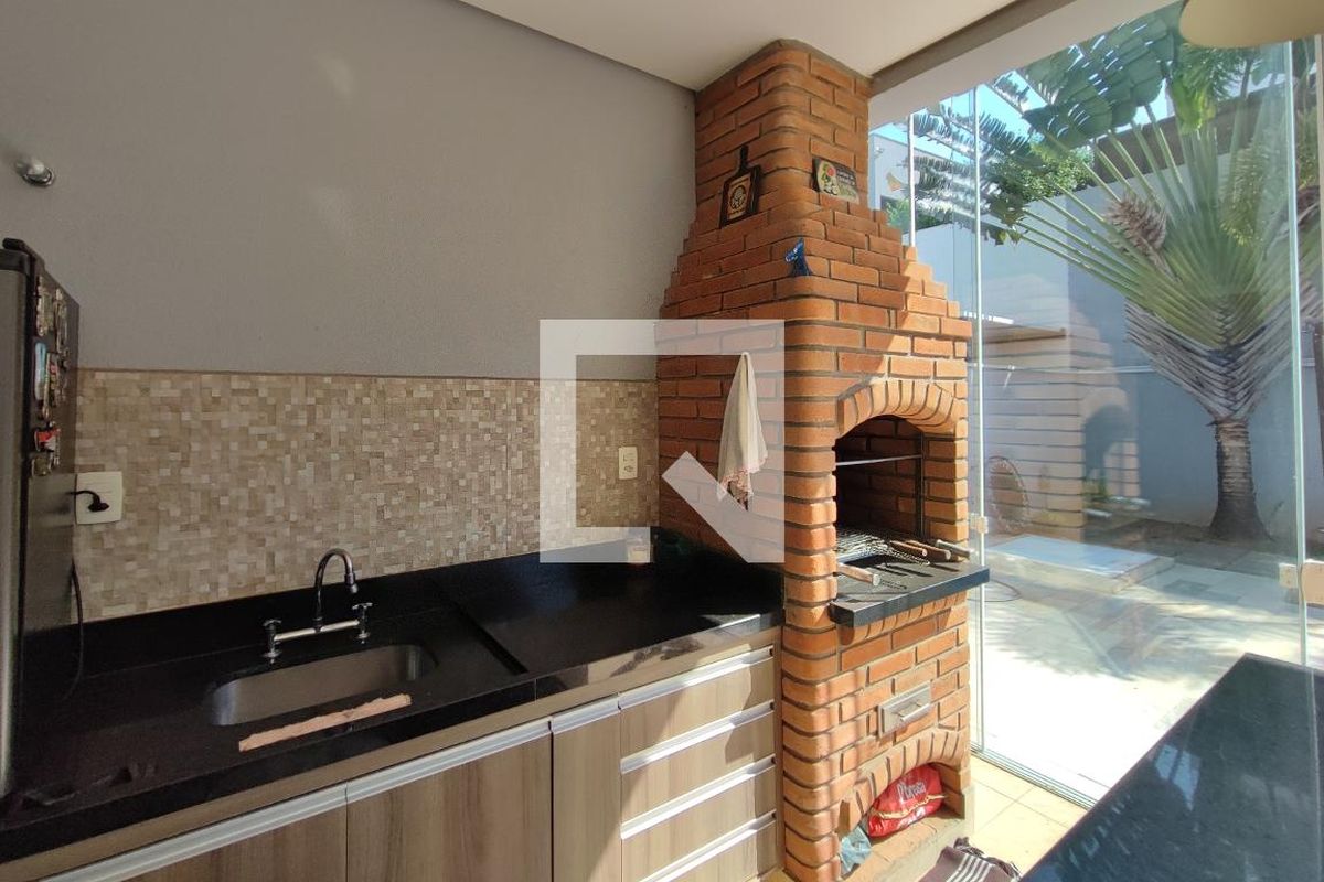 Casa à Venda - Swiss Park, 4 Quartos,  360 m2 em , Campinas - sp | SoloBR