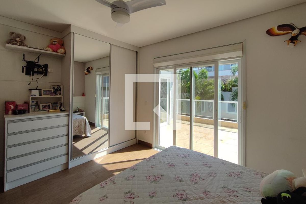 Casa à Venda - Swiss Park, 4 Quartos,  360 m2 em , Campinas - sp | SoloBR