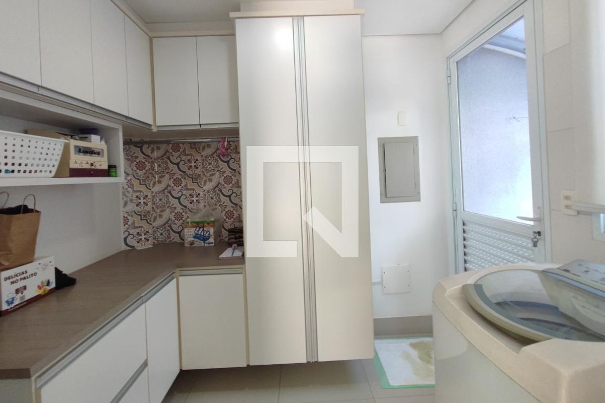 Casa à Venda - Swiss Park, 4 Quartos,  360 m2 em , Campinas - sp | SoloBR